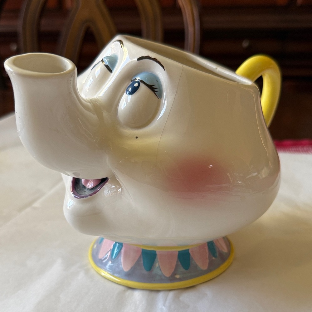 Disney  dairy & the Beast Mrs Potts ceramic teapot music box no lid for parts